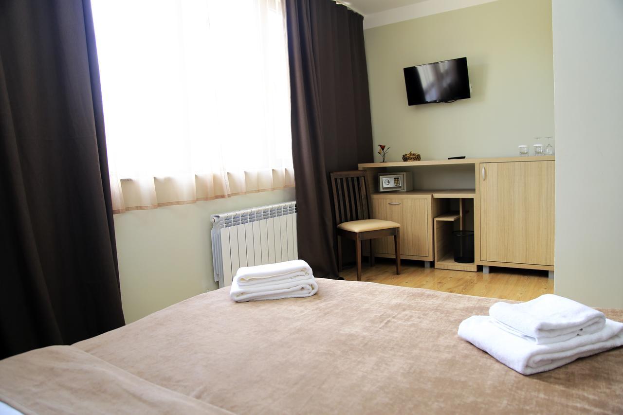 Iveria Hotel Khashuri ภายนอก รูปภาพ